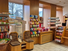 Sitzmöglichkeiten im Wartebereich